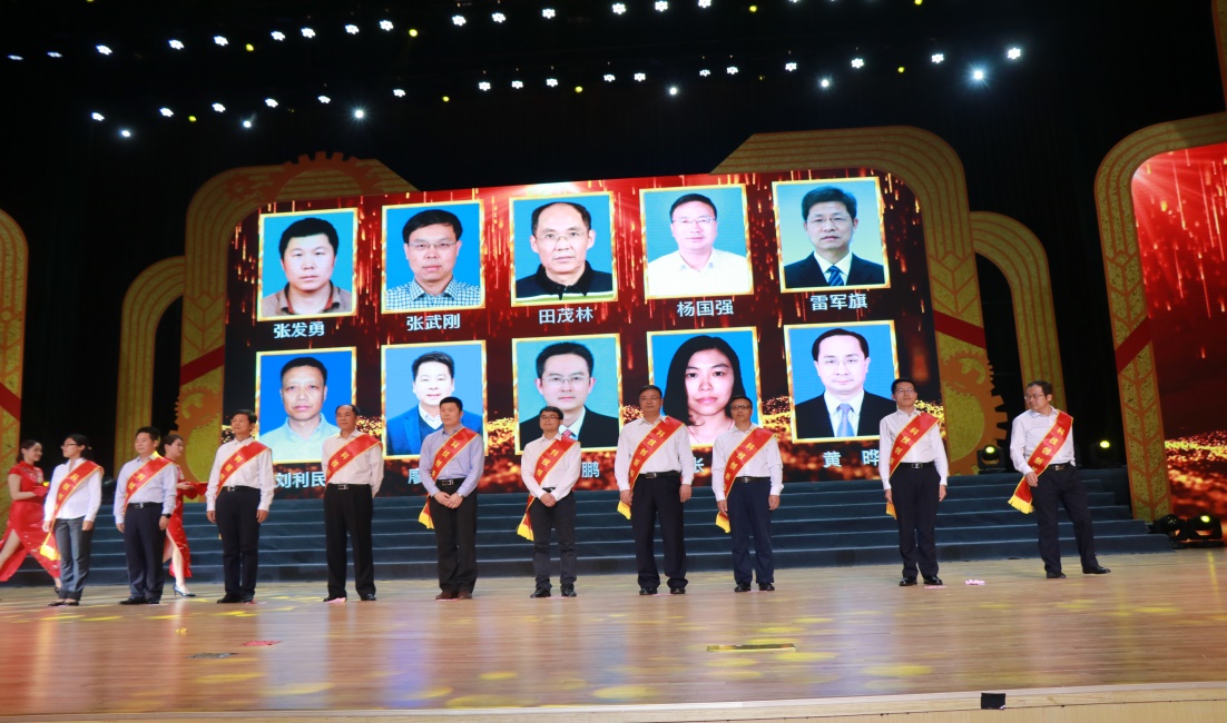 西瑞集團(tuán)劉利民董事長榮獲“科技創(chuàng)新標(biāo)兵”榮譽稱號