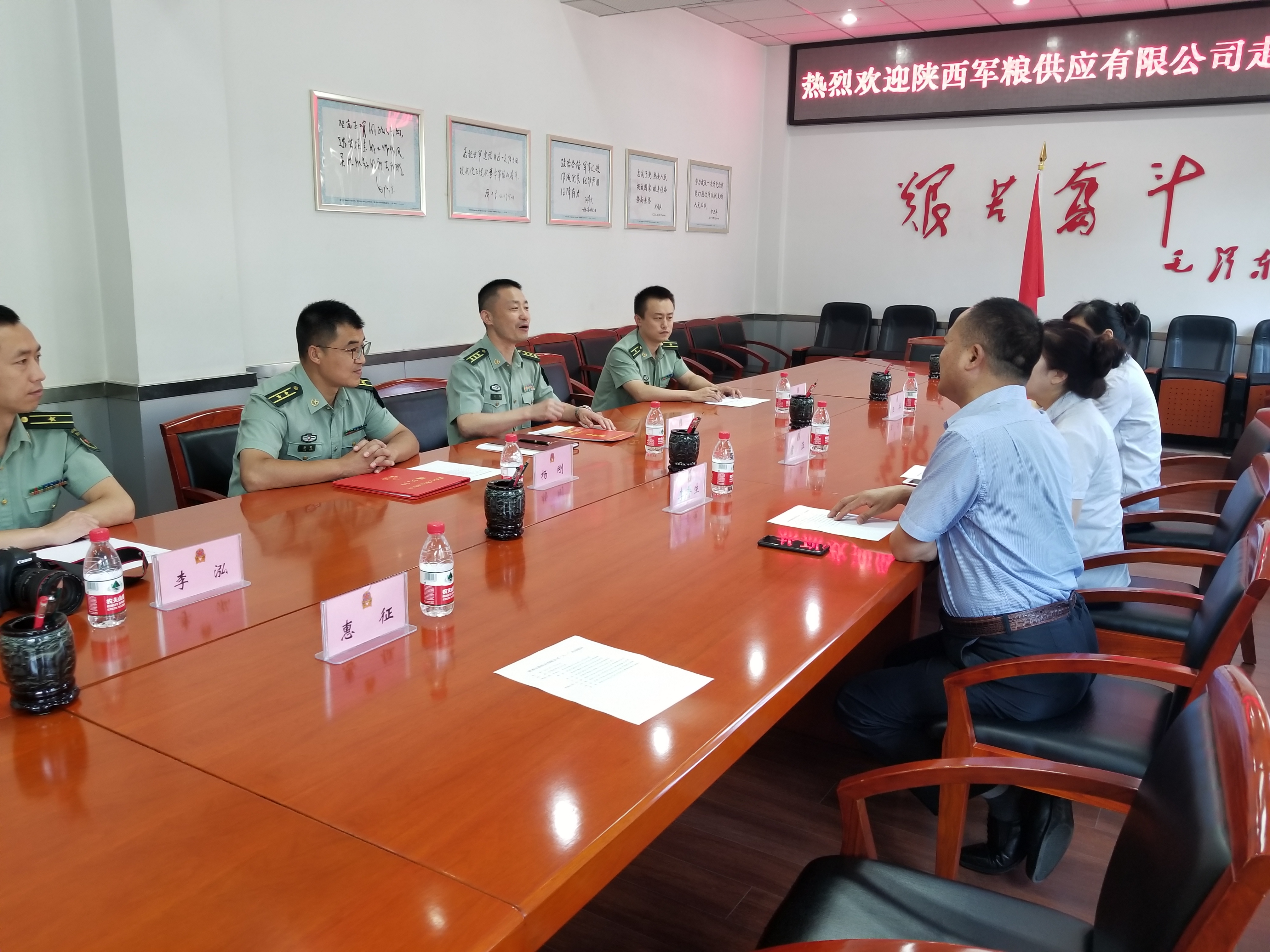 陜西軍糧供應(yīng)有限公司慰問(wèn)駐陜部隊(duì)