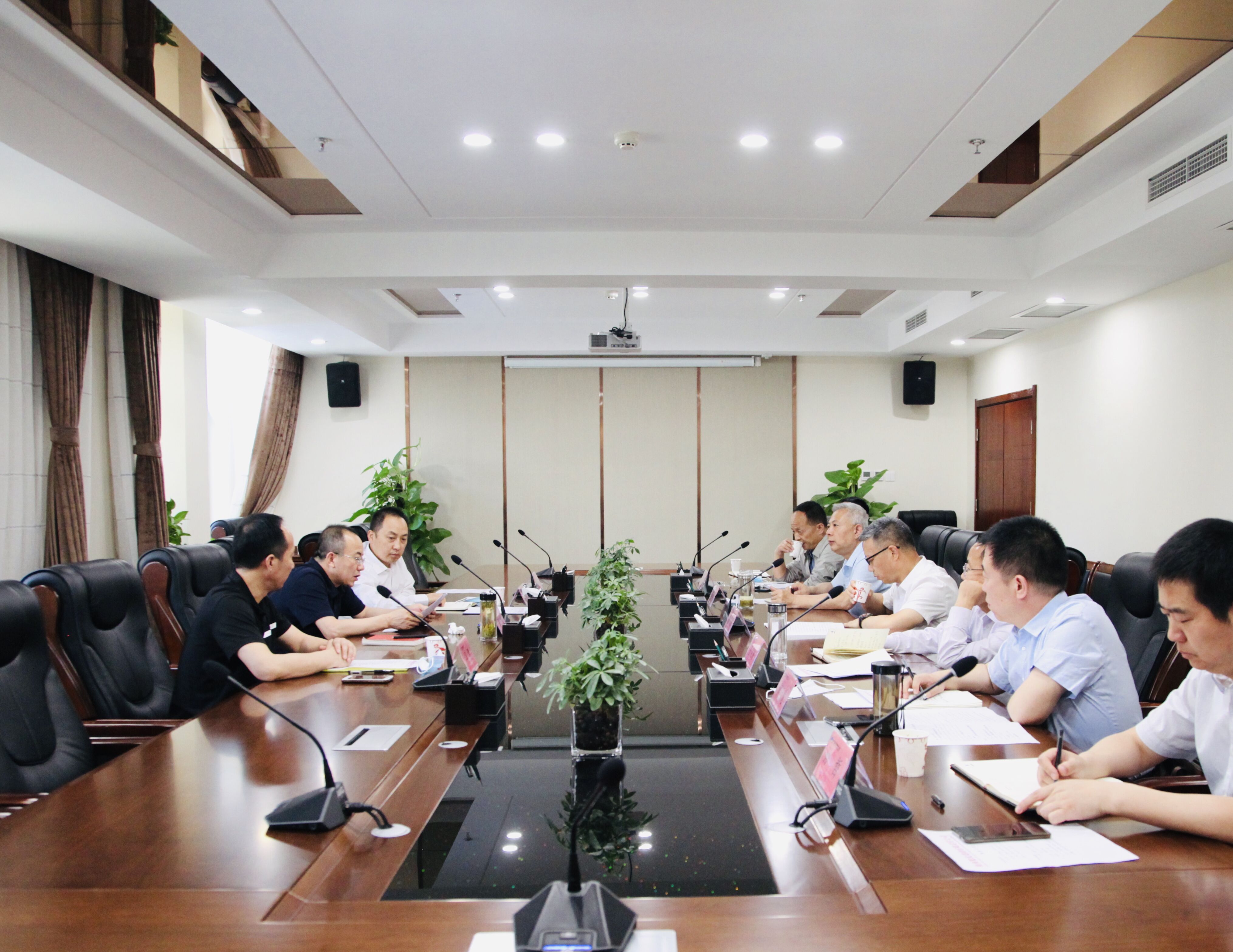 富平縣委常委、常務(wù)副縣長景軍榮到訪糧農(nóng)集團