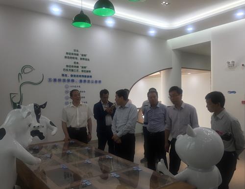 陜西省政協(xié)常委劉陽(yáng)同志一行在省農(nóng)墾集團(tuán)進(jìn)行專(zhuān)題調(diào)研