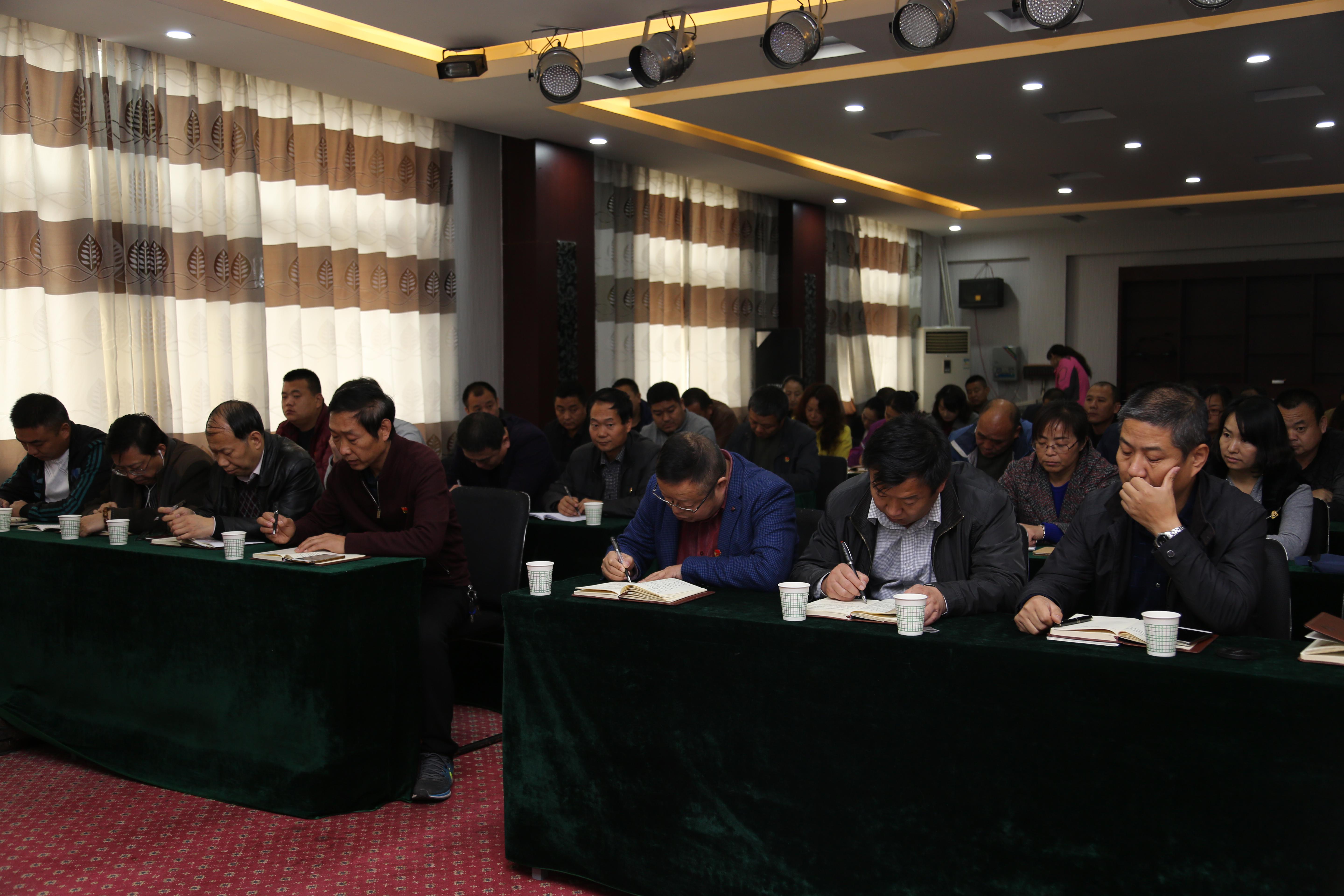 糧農(nóng)集團(tuán)黨委副書記、總經(jīng)理王桂欣到黨建工作聯(lián)系點(diǎn)講黨課