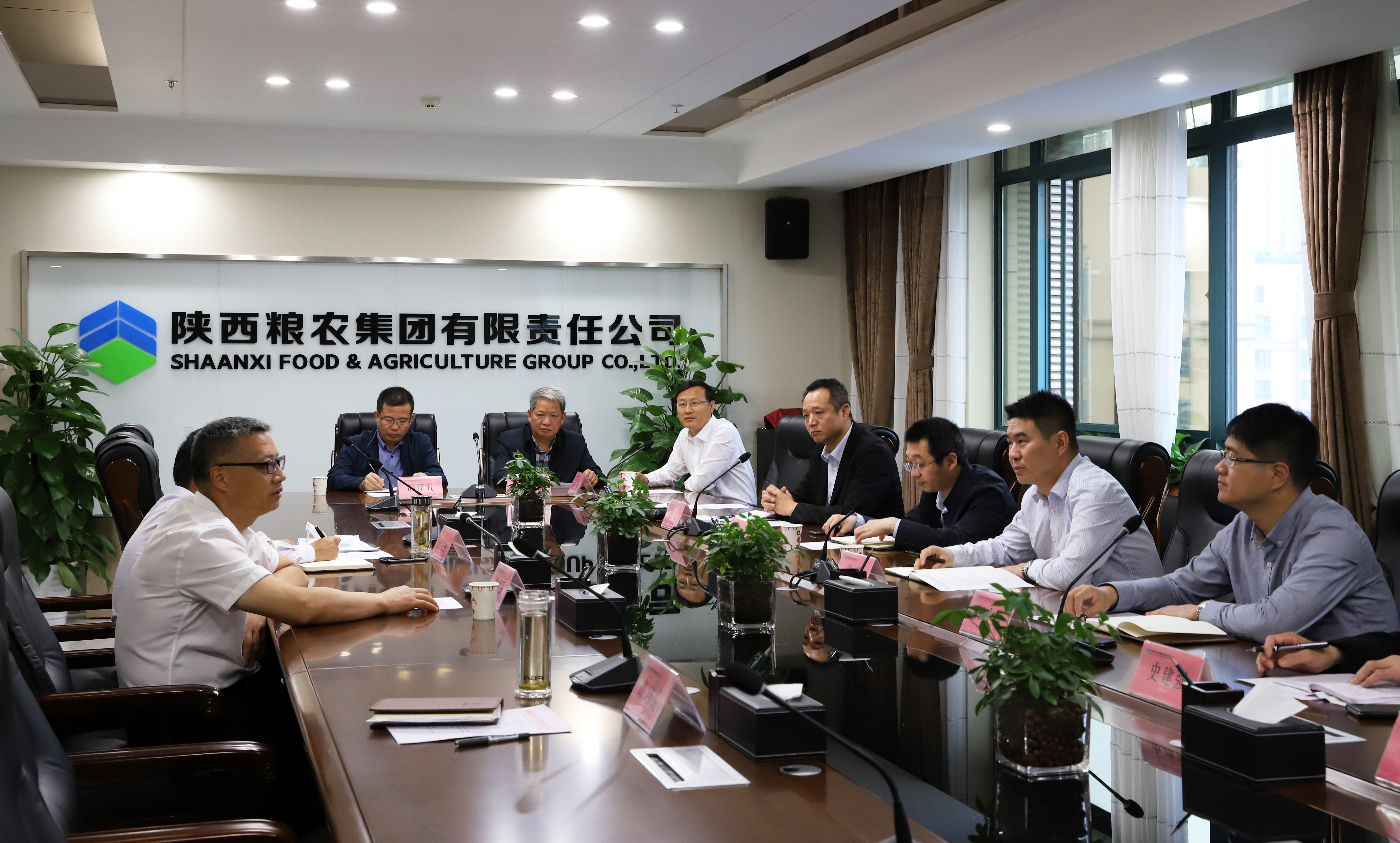 安康市白河縣委常委、常務副縣長梁鴻來訪糧農集團