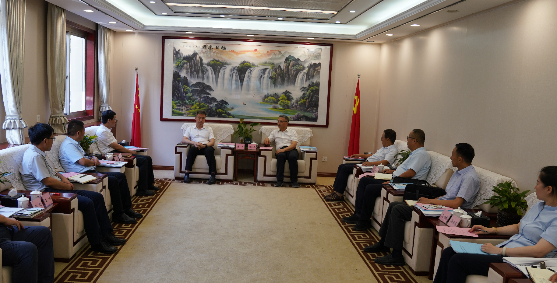 劉利民與臨潼區(qū)委書(shū)記黃可、區(qū)長(zhǎng)苗吉會(huì)談
